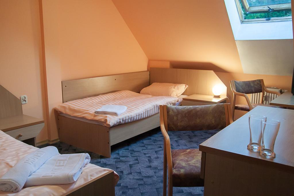 Hotel Aeroplan Zielona Gora  Room photo