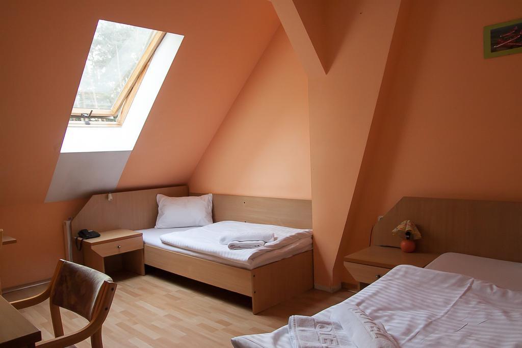 Hotel Aeroplan Zielona Gora  Exterior photo